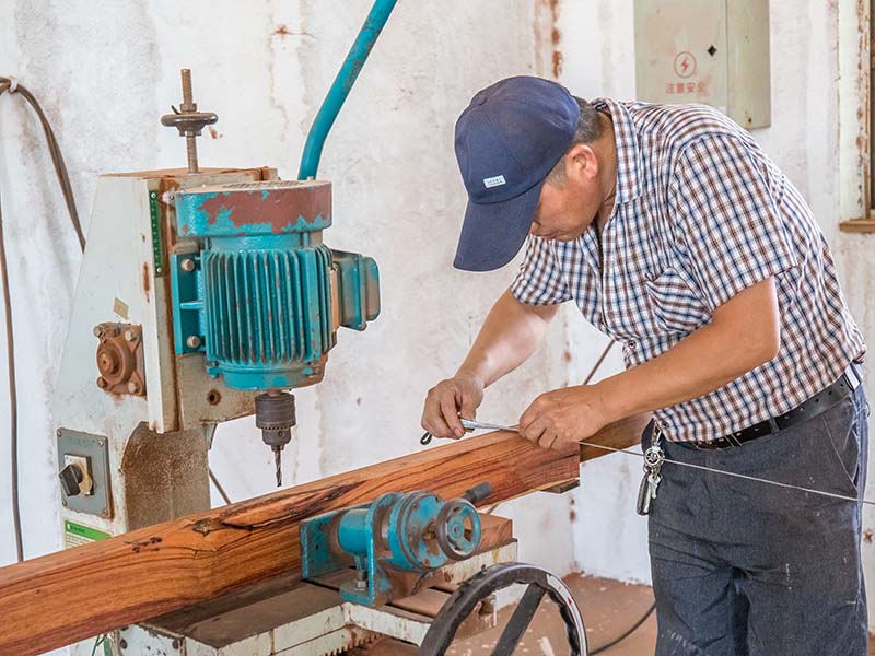 犍为楼梯地板柜门的油漆修复-10
