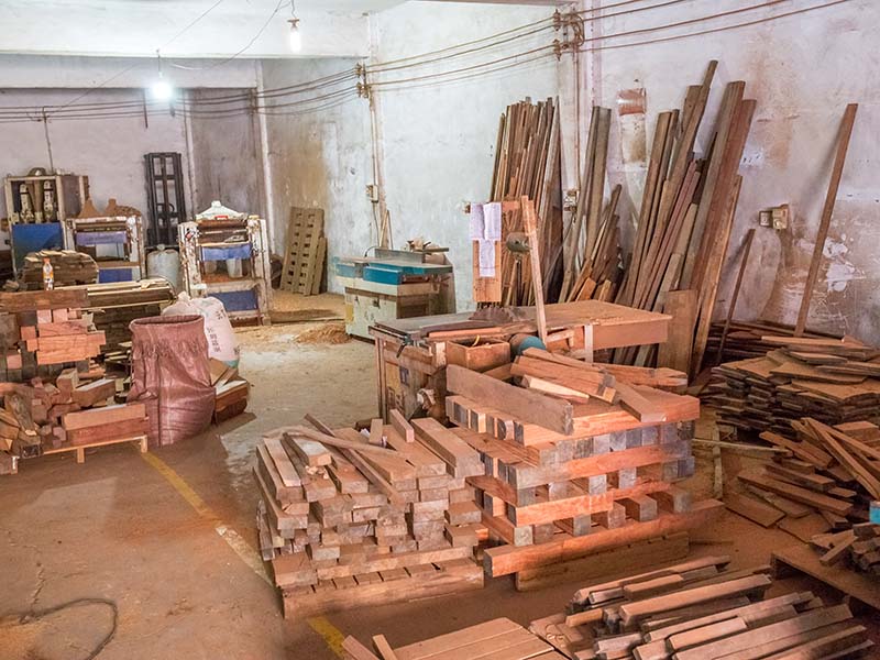 犍为楼梯地板柜门的油漆修复-09